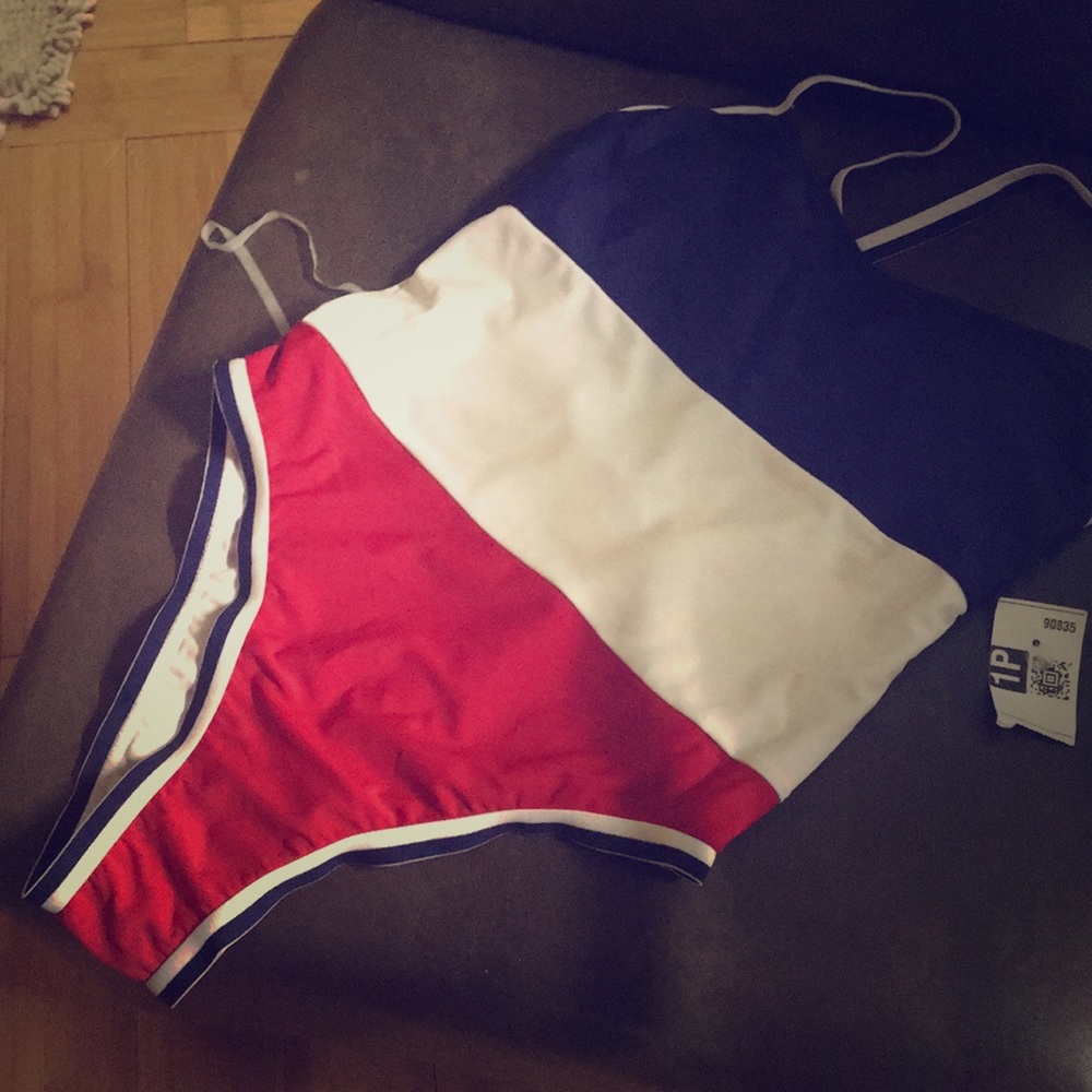 Swimsuit ( batheing suit)